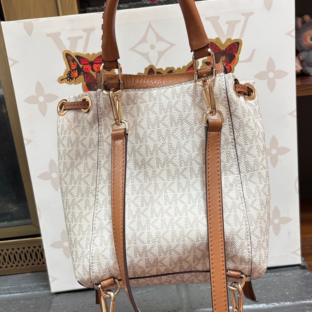Michael Kors MK XS Viv Pebble Leather Convertible Backpack Crossbody - Picture 8 of 15